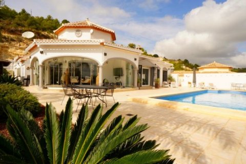 Villa for sale in Calpe, Alicante, Spain 5 bedrooms, 262 sq.m. No. 42602 - photo 1