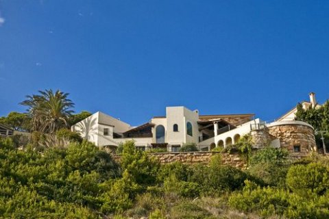 Villa for sale in Alicante, Spain 9 bedrooms, 846 sq.m. No. 44972 - photo 4