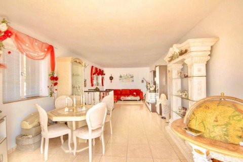 Villa for sale in La Nucia, Alicante, Spain 8 bedrooms, 400 sq.m. No. 44119 - photo 8