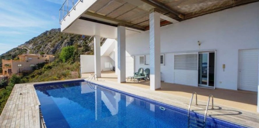 Villa in Calpe, Alicante, Spain 3 bedrooms, 232 sq.m. No. 45330