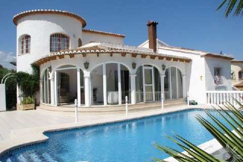 Villa for sale in Calpe, Alicante, Spain 3 bedrooms, 205 sq.m. No. 41411 - photo 1