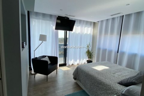Villa for sale in Caldes de Malavella, Girona, Spain 6 bedrooms, 320 sq.m. No. 40917 - photo 18