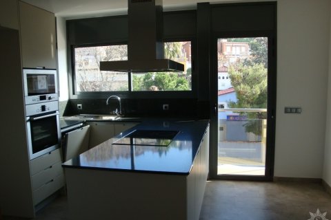 Villa for sale in Barcelona, Spain 4 bedrooms, 300 sq.m. No. 41459 - photo 26