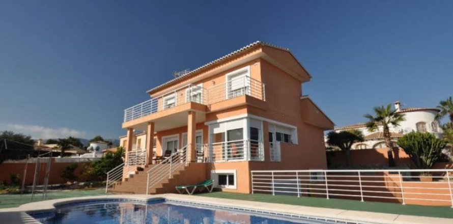 Villa in Calpe, Alicante, Spain 4 bedrooms, 370 sq.m. No. 43760