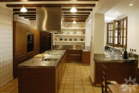 Castles for sale in Mataro, Barcelona, Spain 9 bedrooms, 2000 sq.m. No. 41402 - photo 7