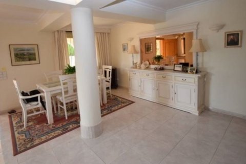 Villa for sale in La Nucia, Alicante, Spain 5 bedrooms, 362 sq.m. No. 45415 - photo 5