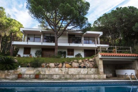 Villa for sale in Lloret de Mar, Girona, Spain 5 bedrooms, 360 sq.m. No. 45680 - photo 2
