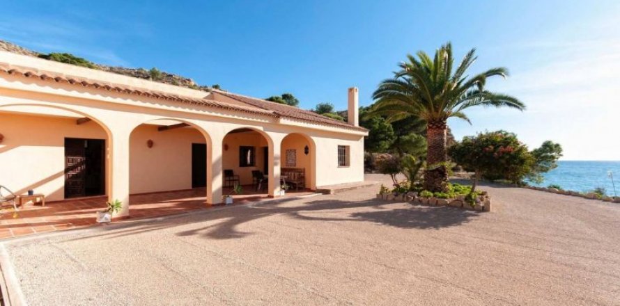 Villa in Villajoyosa, Alicante, Spain 4 bedrooms, 355 sq.m. No. 42469