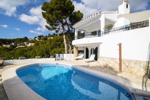 Villa for sale in Altea, Alicante, Spain 3 bedrooms, 200 sq.m. No. 44129 - photo 1