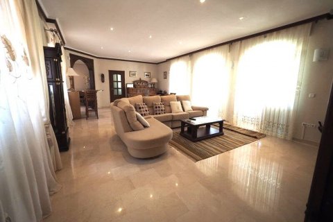 Villa for sale in El Campello, Alicante, Spain 4 bedrooms, 400 sq.m. No. 42817 - photo 5