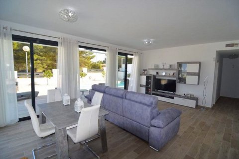Villa for sale in Polop, Alicante, Spain 4 bedrooms, 300 sq.m. No. 42905 - photo 5