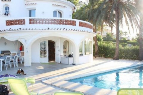 Villa for sale in Denia, Alicante, Spain 4 bedrooms, 170 sq.m. No. 45269 - photo 1