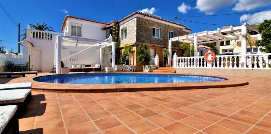 Villa in Calpe, Alicante, Spain 11 bedrooms, 360 sq.m. No. 42834