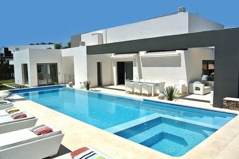 Villa for sale in Javea, Alicante, Spain 5 bedrooms, 240 sq.m. No. 44647 - photo 3