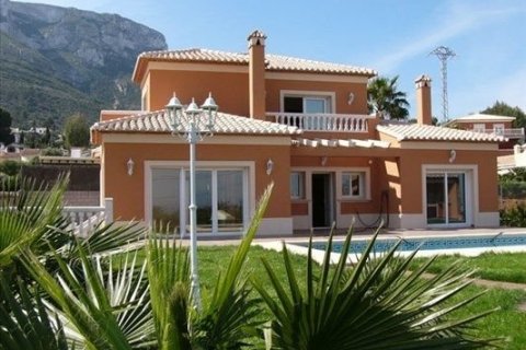 Villa for sale in Alicante, Spain 4 bedrooms, 220 sq.m. No. 46017 - photo 1