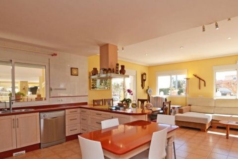 Villa for sale in El Campello, Alicante, Spain 3 bedrooms, 450 sq.m. No. 44034 - photo 4