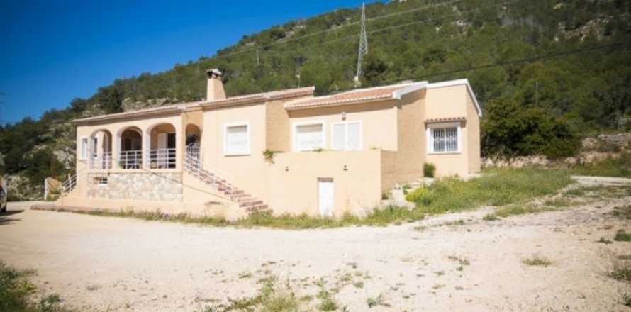 Villa in Calpe, Alicante, Spain 4 bedrooms, 190 sq.m. No. 45424