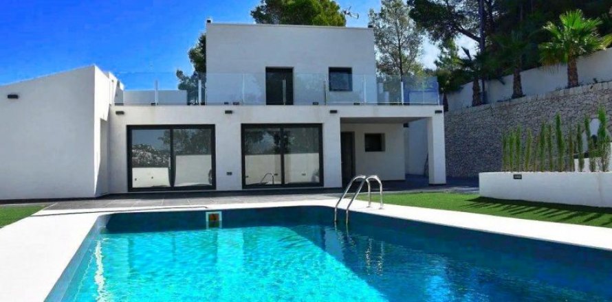 Villa in Moraira, Alicante, Spain 4 bedrooms, 160 sq.m. No. 43942