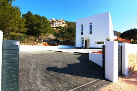 Villa for sale in Moraira, Alicante, Spain 3 bedrooms, 200 sq.m. No. 42947 - photo 4