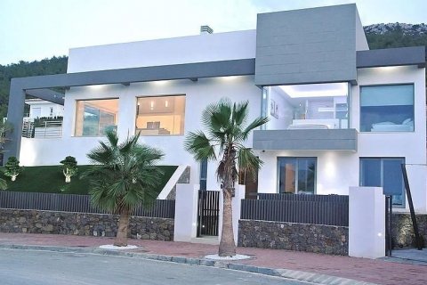 Villa for sale in Javea, Alicante, Spain 5 bedrooms, 240 sq.m. No. 44647 - photo 7