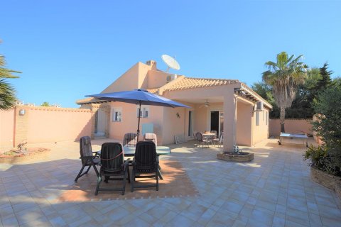 Villa for sale Cabo Roig, Alicante, Spain 4 bedrooms, 187 sq.m. No. 41360 - photo 5