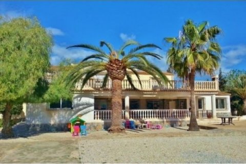Villa for sale in Alicante, Spain 6 bedrooms, 450 sq.m. No. 45369 - photo 3