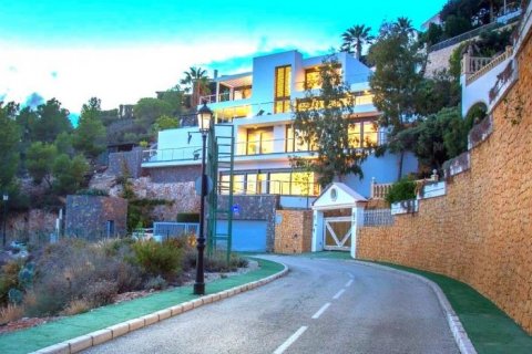 Villa for sale in Altea, Alicante, Spain 5 bedrooms, 500 sq.m. No. 43592 - photo 3