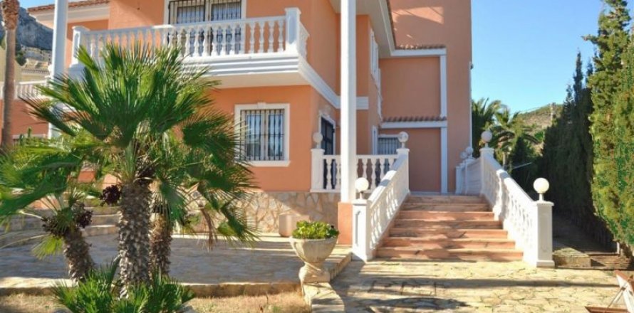 Villa in Calpe, Alicante, Spain 5 bedrooms, 460 sq.m. No. 43991