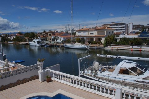 Villa for sale in Roses, Girona, Spain 3 bedrooms, 160 sq.m. No. 41441 - photo 11