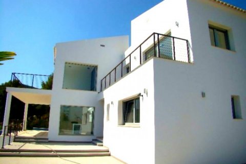 Villa for sale in Javea, Alicante, Spain 4 bedrooms, 290 sq.m. No. 44298 - photo 2