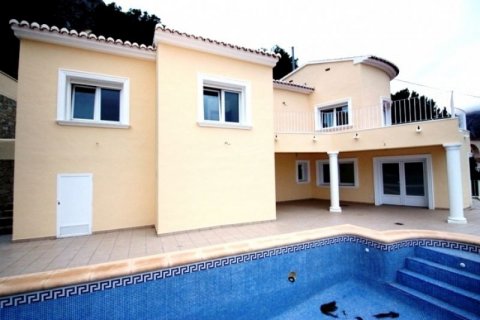 Villa for sale in Calpe, Alicante, Spain 3 bedrooms, 160 sq.m. No. 45606 - photo 1