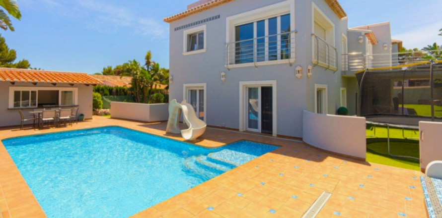 Villa in Javea, Alicante, Spain 6 bedrooms, 420 sq.m. No. 41689