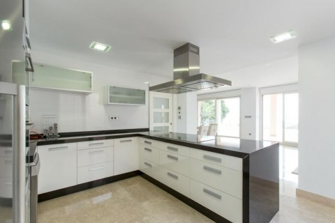 Villa for sale in Moraira, Alicante, Spain 4 bedrooms, 664 sq.m. No. 44280 - photo 8