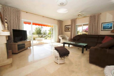 Villa for sale in Altea, Alicante, Spain 4 bedrooms, 269 sq.m. No. 42987 - photo 10