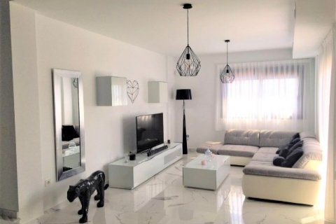 Villa for sale in Polop, Alicante, Spain 4 bedrooms, 180 sq.m. No. 41543 - photo 4
