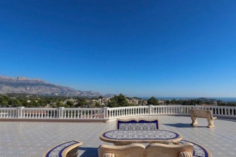 Villa for sale in La Nucia, Alicante, Spain 8 bedrooms, 600 sq.m. No. 45385 - photo 6