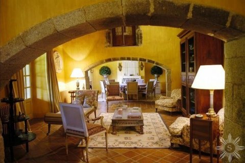 Castles for sale Mataro, Barcelona, Spain 9 bedrooms, 2000 sq.m. No. 41402 - photo 5