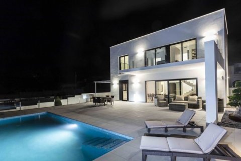 Villa for sale in Denia, Alicante, Spain 4 bedrooms, 253 sq.m. No. 45321 - photo 1