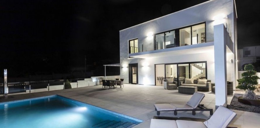 Villa in Denia, Alicante, Spain 4 bedrooms, 253 sq.m. No. 45321