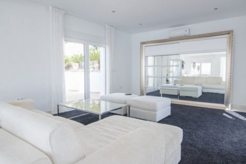 Villa for sale in Javea, Alicante, Spain 5 bedrooms, 795 sq.m. No. 45749 - photo 8
