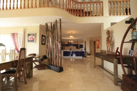 Villa for sale in La Nucia, Alicante, Spain 4 bedrooms, 650 sq.m. No. 44910 - photo 8