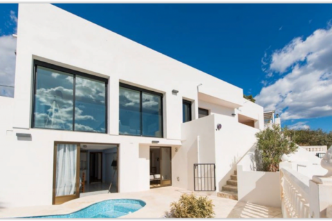 Villa for sale in El Campello, Alicante, Spain 5 bedrooms, 275 sq.m. No. 44036 - photo 1