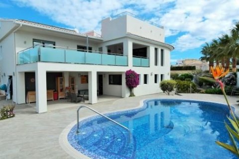 Villa for sale in Calpe, Alicante, Spain 3 bedrooms, 281 sq.m. No. 44025 - photo 1