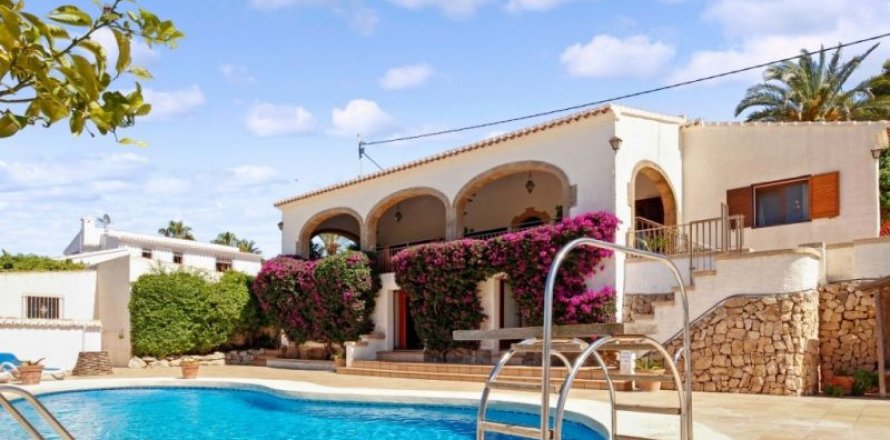 Villa in Javea, Alicante, Spain 5 bedrooms, 305 sq.m. No. 44020