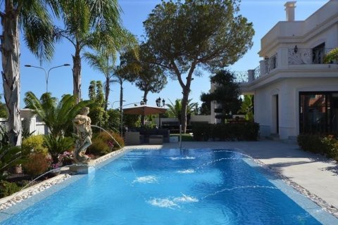 Villa for sale in Campoamor, Alicante, Spain 5 bedrooms, 606 sq.m. No. 41736 - photo 3