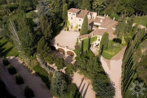Castles for sale Mataro, Barcelona, Spain 9 bedrooms, 2000 sq.m. No. 41402 - photo 9