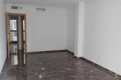 Apartment for sale in Alicante, Spain 4 bedrooms, 120 sq.m. No. 46046 - photo 4