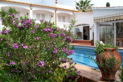 Villa for sale in Roses, Girona, Spain 3 bedrooms, 200 sq.m. No. 41431 - photo 2