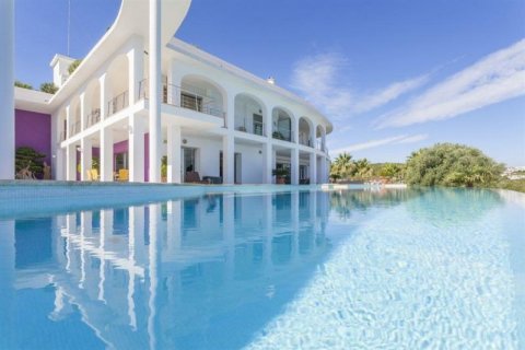 Villa for sale in Alicante, Spain 9 bedrooms, 2.112 sq.m. No. 45040 - photo 1