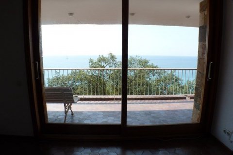 Villa for sale in Lloret de Mar, Girona, Spain 3 bedrooms, 530 sq.m. No. 45714 - photo 4